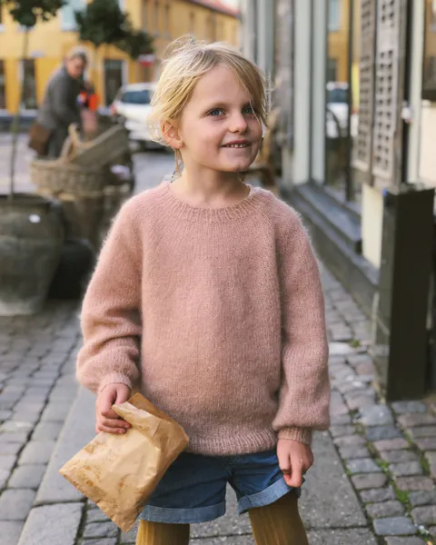 Hovedbilde Novice genser Junior - Mohair Edition PetiteKnit mønster