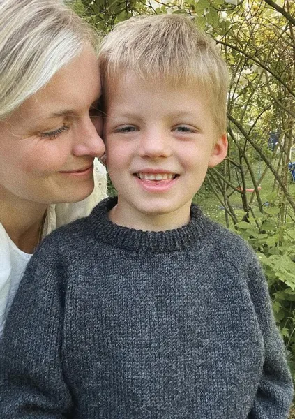 Hovedbilde Hanstholm Sweater Junior PetiteKnit oppskrift*