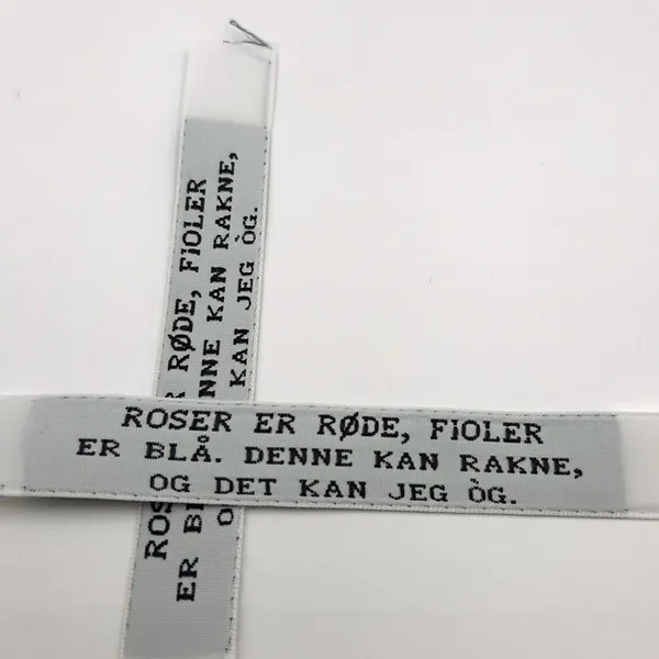 Hovedbilde Roser er røde, fioler er blå. Denne kan rakne, og det kan ...