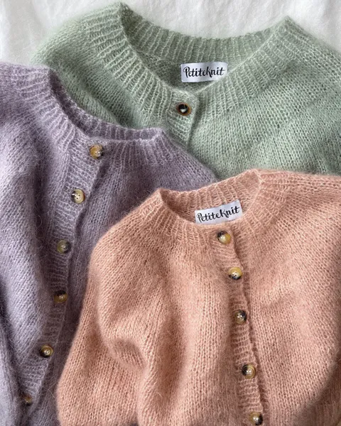 Hovedbilde Novice Cardigan Junior - Mohair Edition PetiteKnit mønster