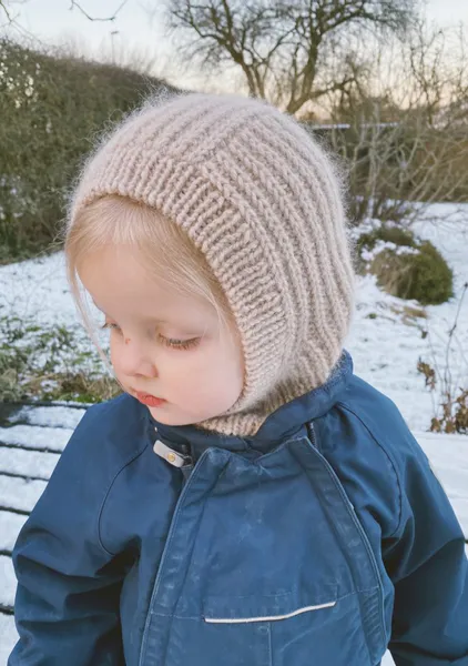 Hovedbilde November Balaclava Mini PetiteKnit mønster
