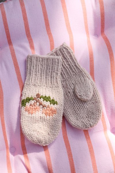 Hovedbilde 475-4 Kirsebærvotter til barn i Fivel fra Rauma oppskrift*