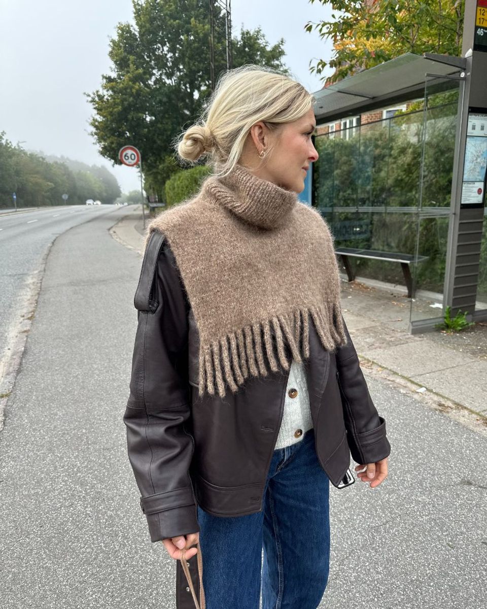 Nora Neck fra PetiteKnit oppskrift