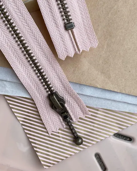 Hovedbilde Glidelås 35 cm Pudderrosa PetiteKnit