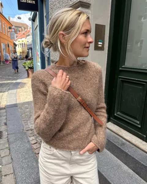 Hovedbilde Ivy Sweater til dame fra PetiteKnit oppskrift