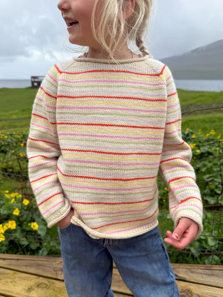 Hovedbilde Frankie Sweater Junior fra PetiteKnit oppskrift